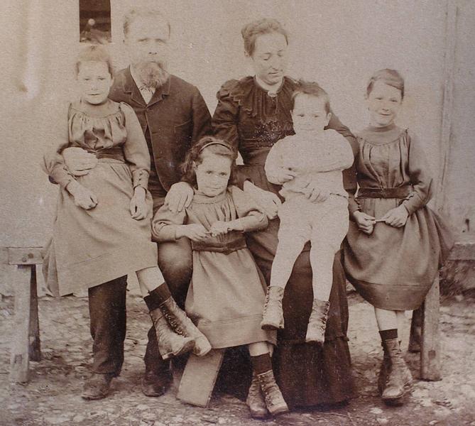 Leïla et François Charon et leurs enfants
