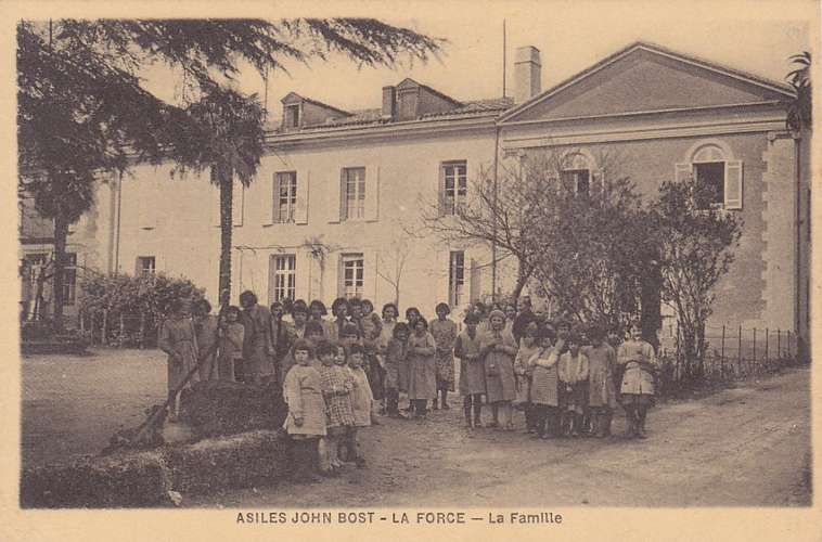 Carte postale de La Famille