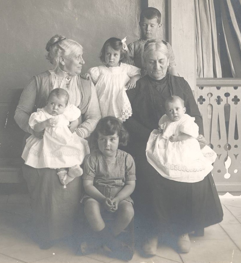 Suzanne Leenhardt et les petits enfants Nègre