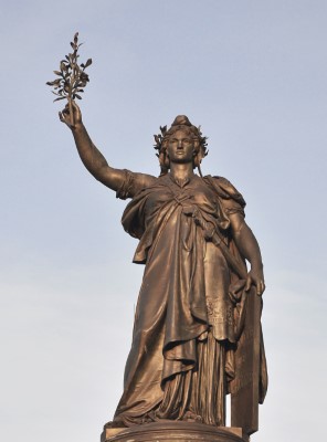 statue de Marianne place de la République, Paris